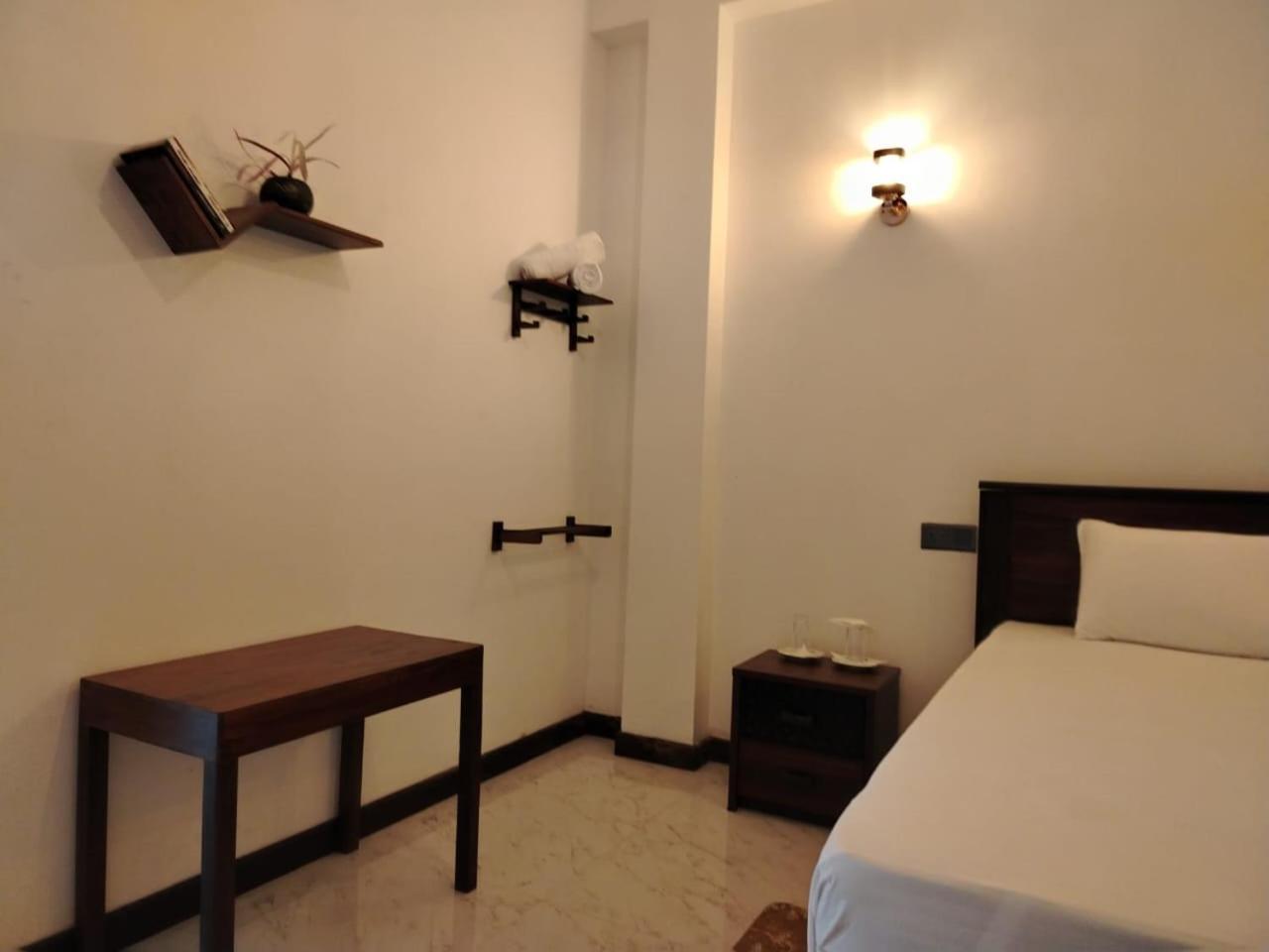 Diora Hotel Ratnapura Exterior photo